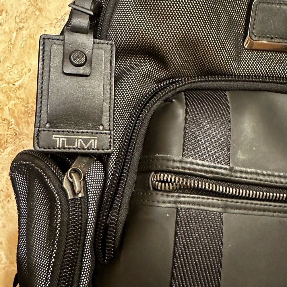 Men’s blackck and grey Tumi backpack, 8 pockets plus 2 side pockets